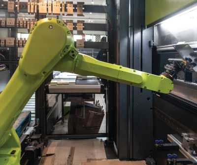  Arcobaleno-lamiere-braccio-robotico