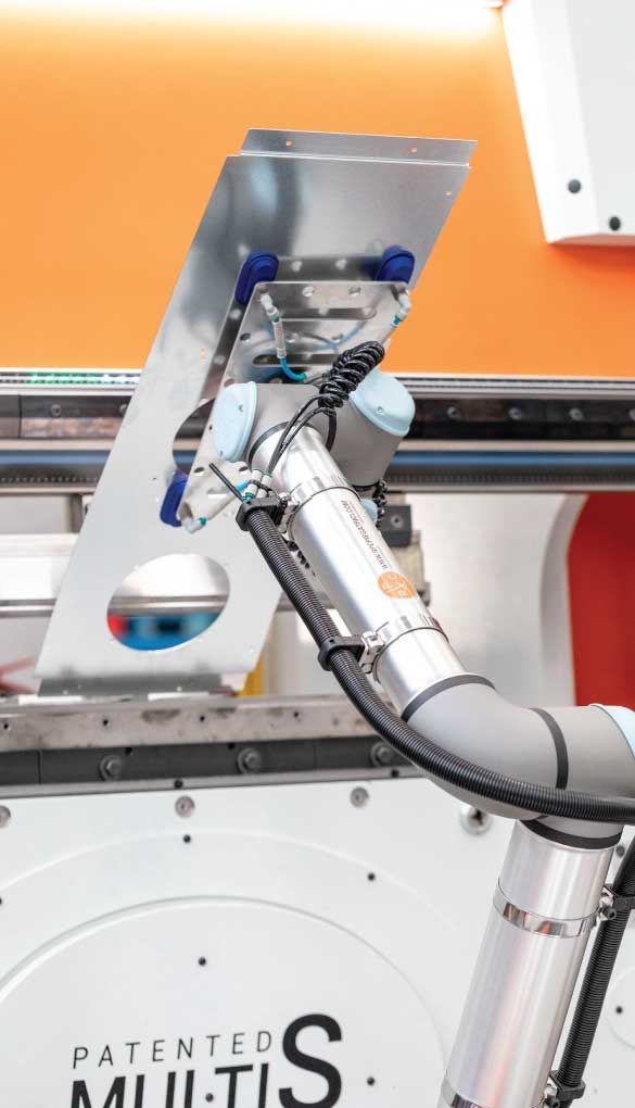 Arcobaleno-lamiere-braccio-robotico